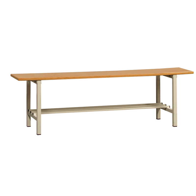 Sitzbank aus verschweißten Vierkantrohren und Kunststoff Stopfen.