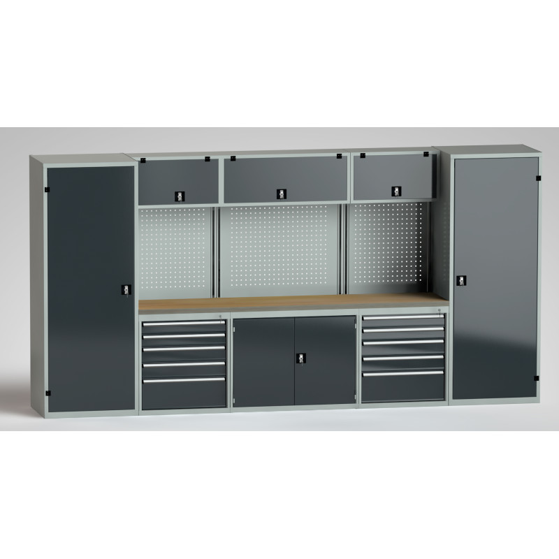 Schrankwandanlage aus Schubladenschränke, Flügeltürenschränke und Hängeschränke